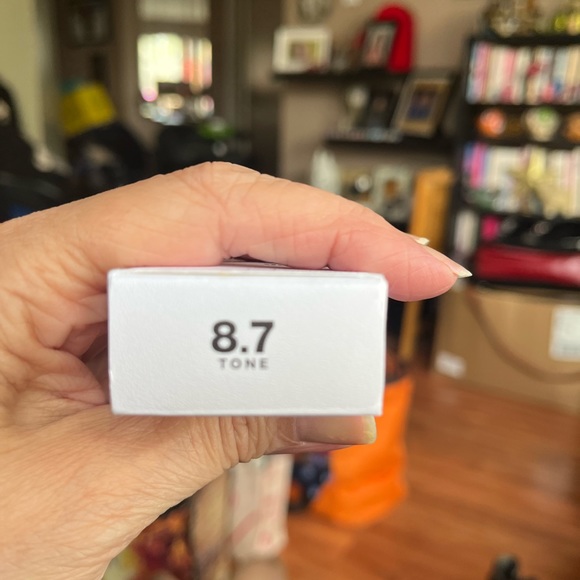 Kosas tinted face oil in Shad 8.7 tone - dark with cool undertones.  New In Box! - Picture 5 of 7